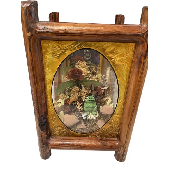 Vintage Wooden Terrarium Frame With Frog & Bee Decorative Terrarium Display - Picture 1 of 12